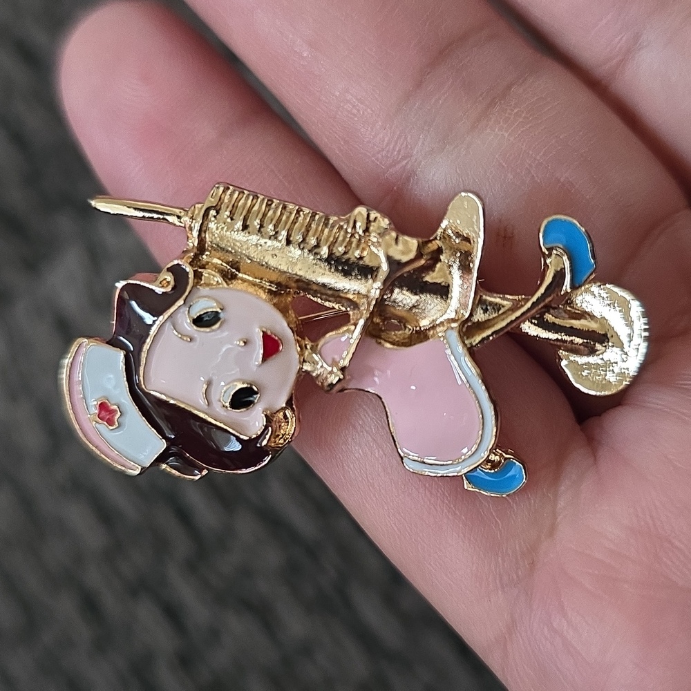 Nurse Gold Brooch Pin - Picture 4 of 4